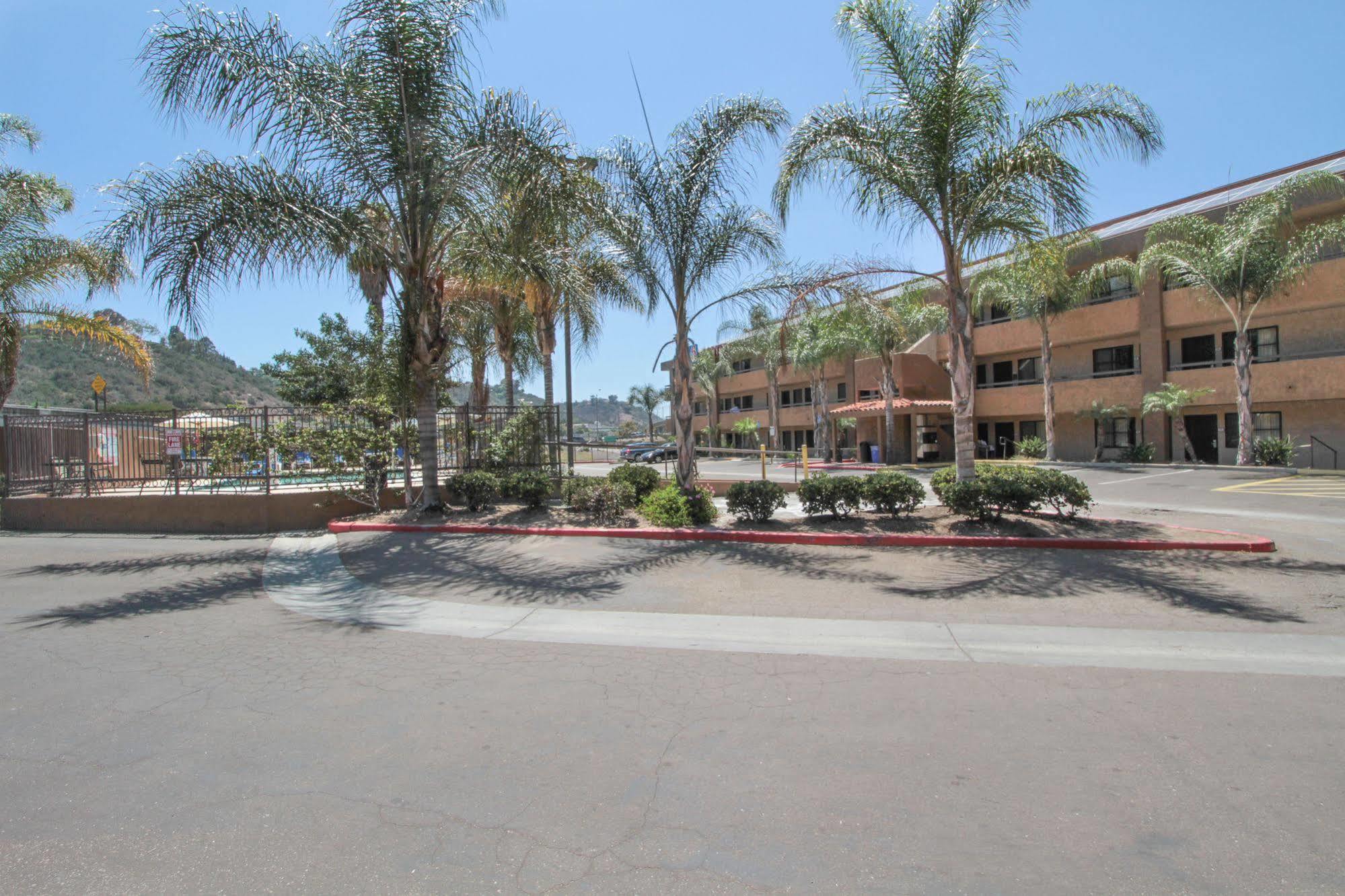 Motel 6 San Diego - Mission Valley المظهر الخارجي الصورة