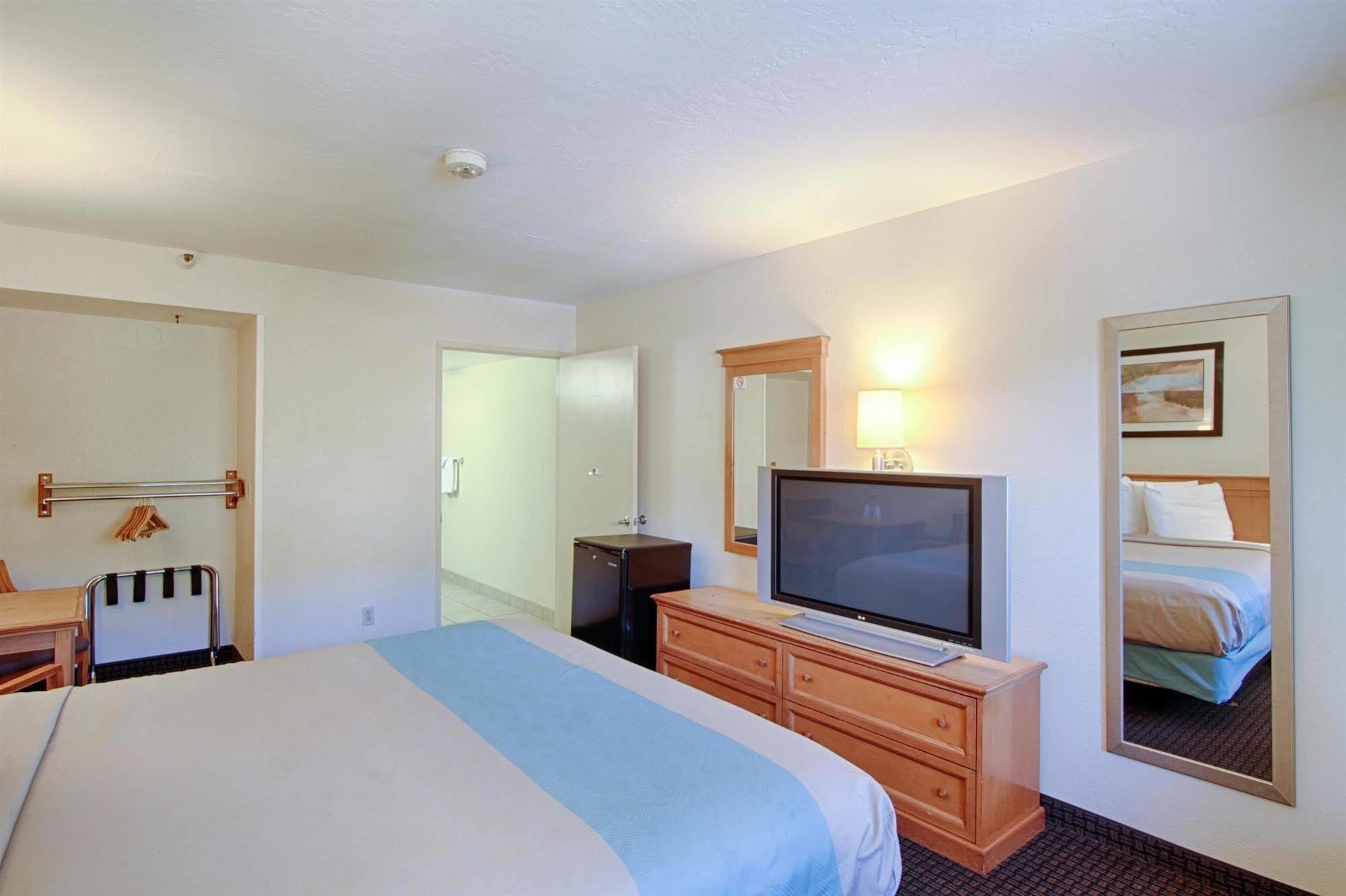 Motel 6 San Diego - Mission Valley المظهر الخارجي الصورة